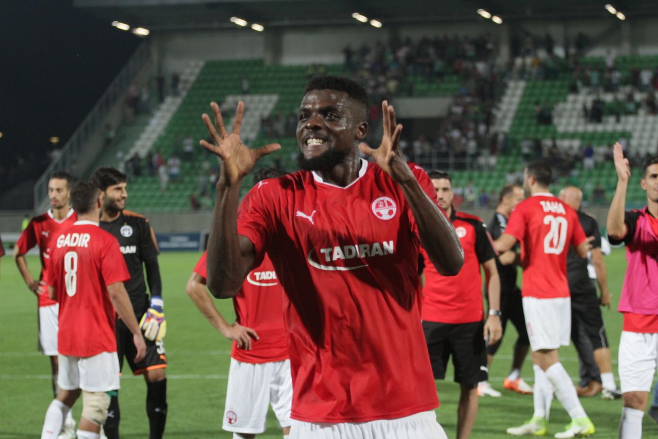 ג'ון הוגו אחרי המשחק. הקלה גדולה אחרי הפנדל הגרוע שבעט (צילום: בן בודה)